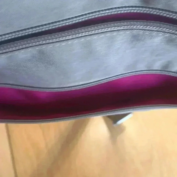 Baggallini crossbody bag with adjustable strap. - Picture 7 of 8